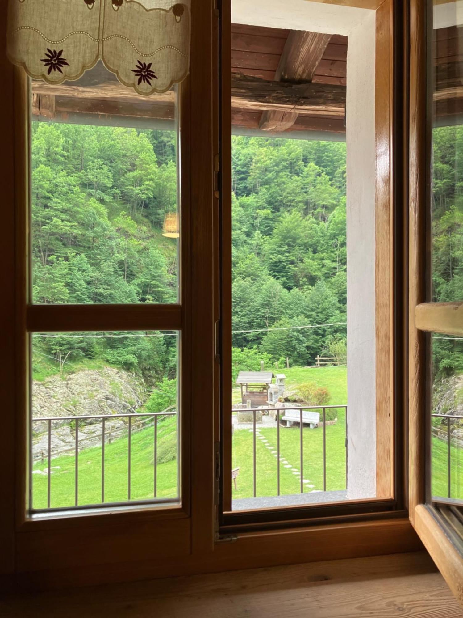 Ospitalita Rurale Familiare Land Wasser Bed and Breakfast Varallo Exterior foto