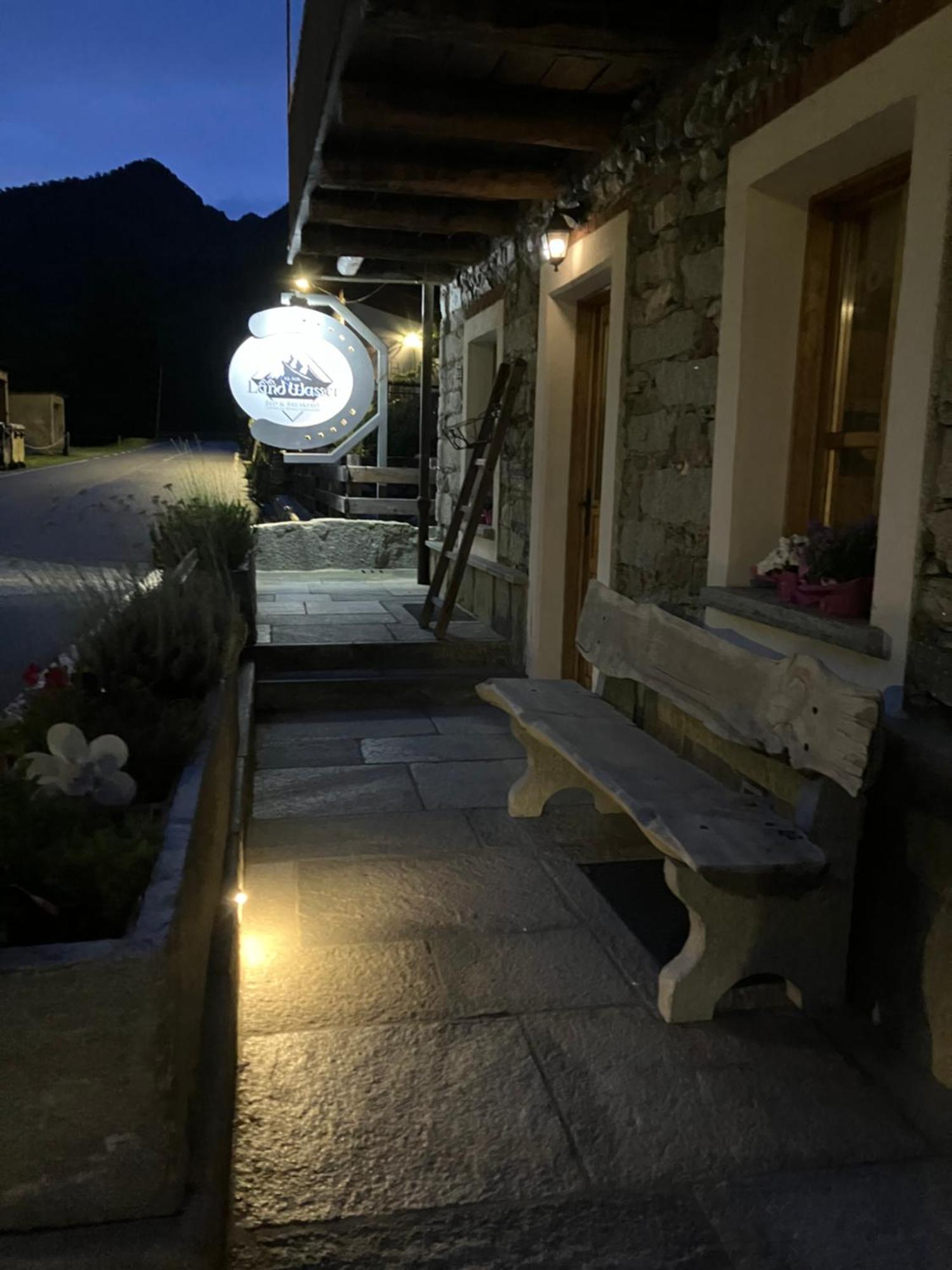 Ospitalita Rurale Familiare Land Wasser Bed and Breakfast Varallo Exterior foto