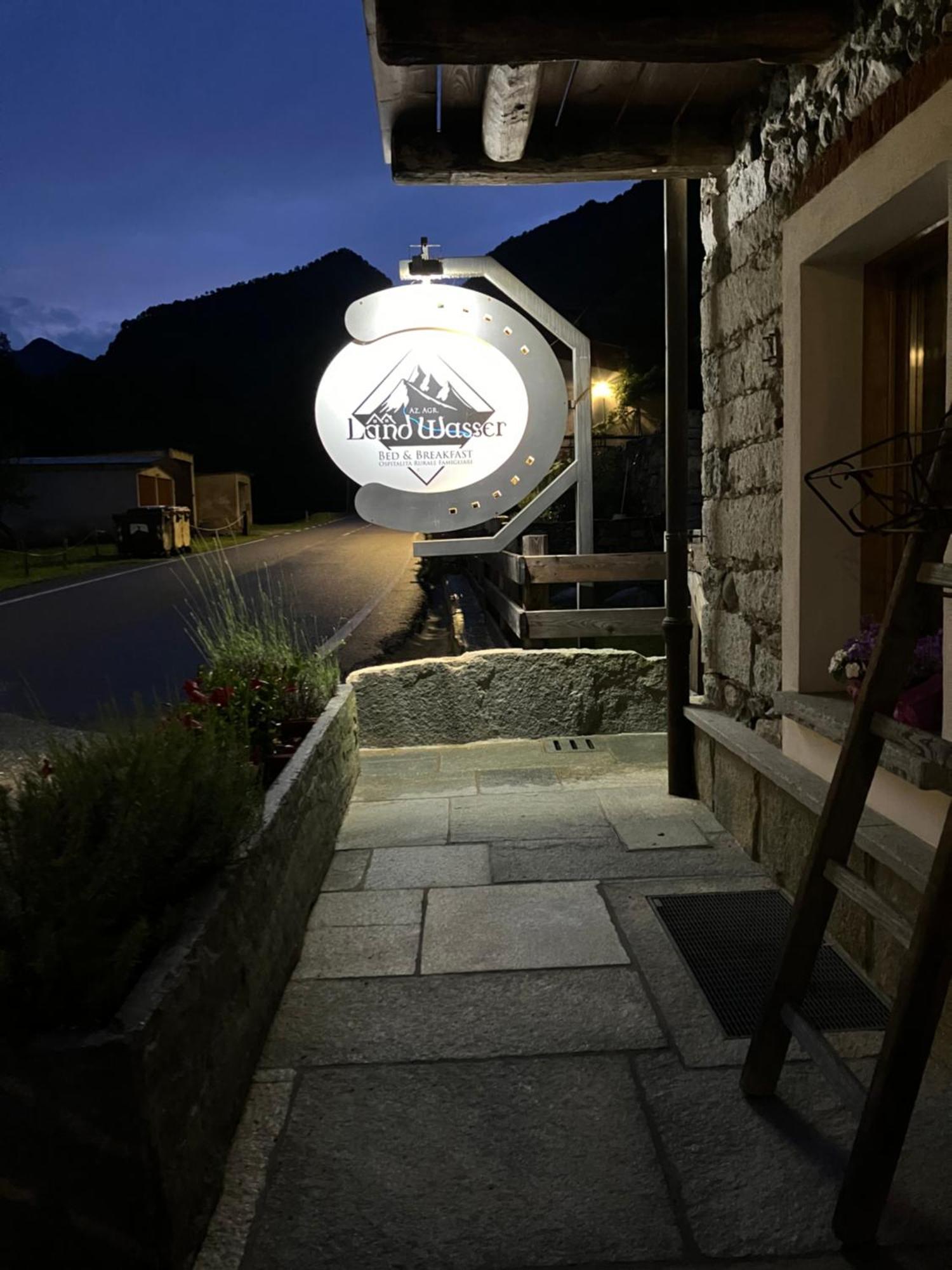 Ospitalita Rurale Familiare Land Wasser Bed and Breakfast Varallo Exterior foto