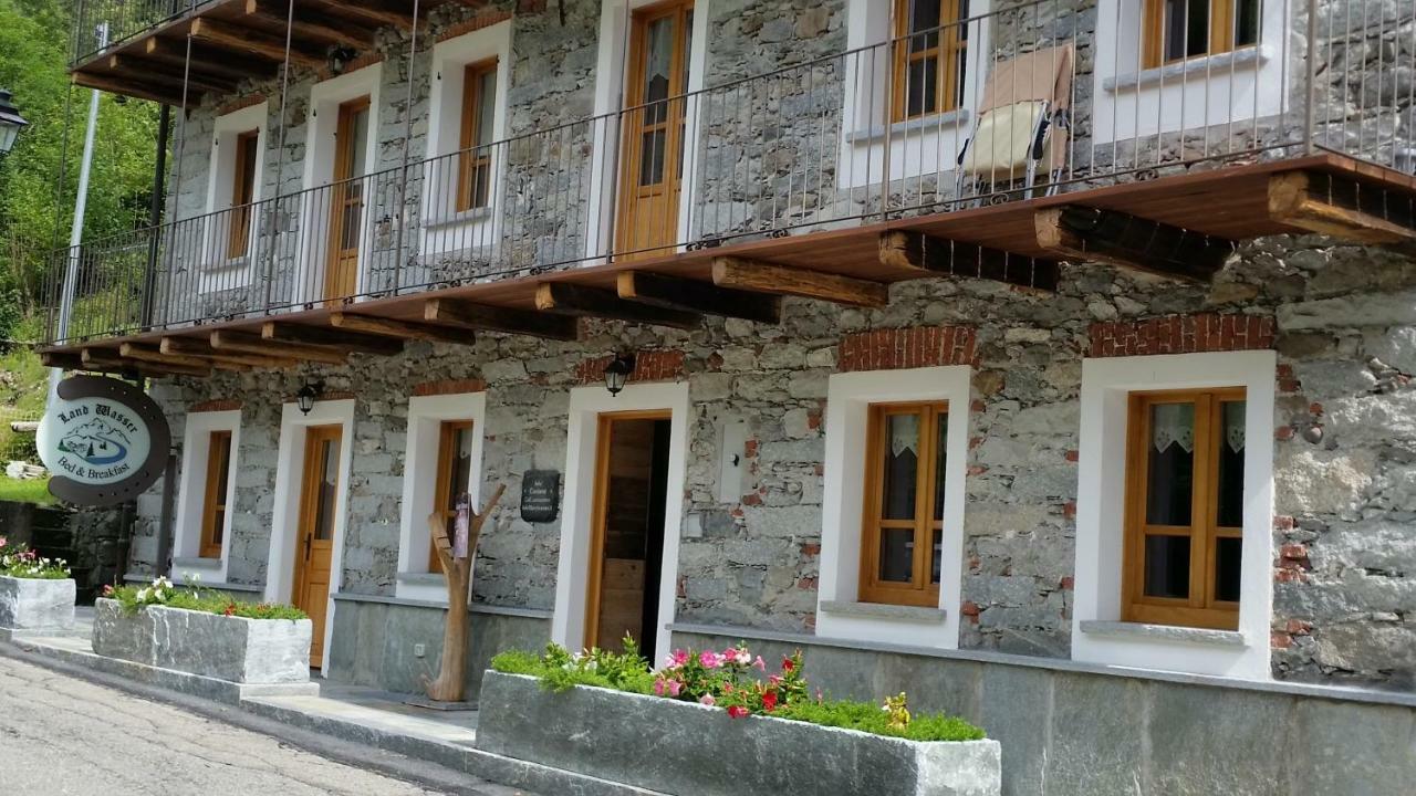 Ospitalita Rurale Familiare Land Wasser Bed and Breakfast Varallo Exterior foto